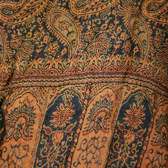 Shawl - Picture 3 of 3